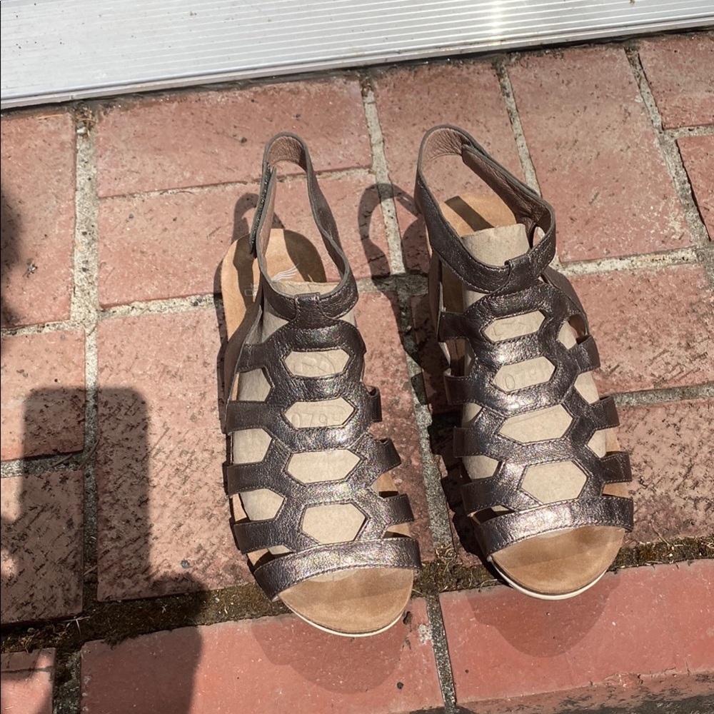 Women's Metallic Sandals